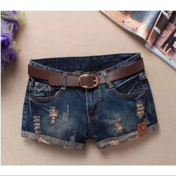Low rise dark wash short shorts - Picture 2 of 4